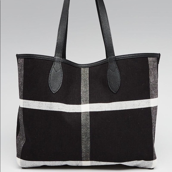 Burberry Handbags - BURBERRY The Medium Reversible Doodle Tote